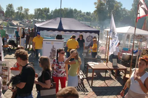 Žuvienės virimo čempionato akimirka Pamaryje